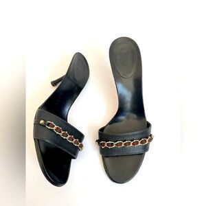 Gucci Black Leather Capri Kittle heel mules with web and chain link details 8.5